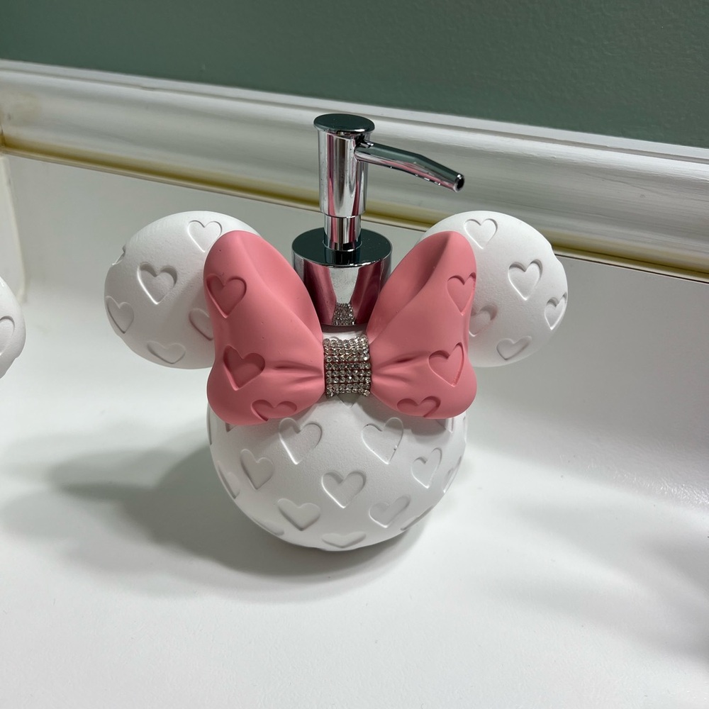 Beautiful Minnie Mouse soap dispensers